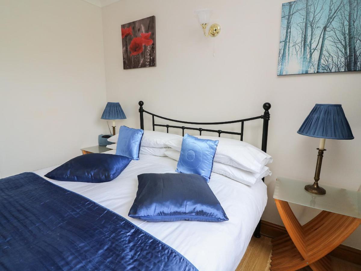 Blaenywawr Annexe Villa Cross Inn ภายนอก รูปภาพ